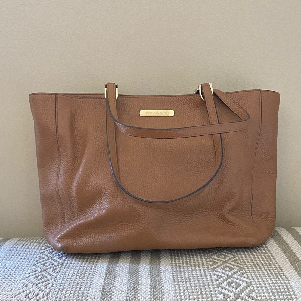 Micheal Kors brown pebble leather large tote. Minimalist quiet luxury old money